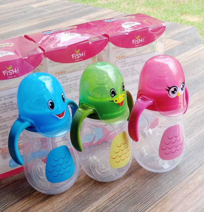 8423%20FISH%20330ml%2011oz%20Baby%20Feeder%20bottle%20plastic%20large%20imported%20new%20style%20-%20baby%20feeder%20bottle%20with%20Handle%20and%20light%20in%20the%20cap%20baby%20feeding%20bottle%20for%20kids%20-%20Image%205