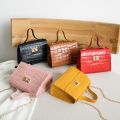 Lady Crossbody Bag 2022 New Fashion Trendy One Shoulder Bag Women Handbag Young Fashion Small Square Bag Fine Lock Catch Design. 