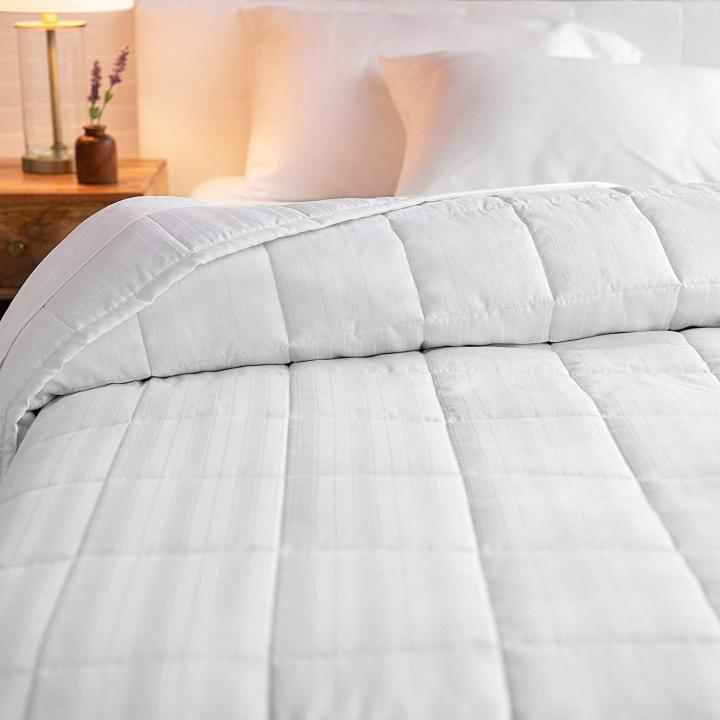 Summer%20Quilt%20150%20Gram%20Korean%20Fiber%20Filled%20Plush%20Duvet%20%20Comforter%20%20Razai%20-%20Beddy's%20Studio%20-%20Image%205