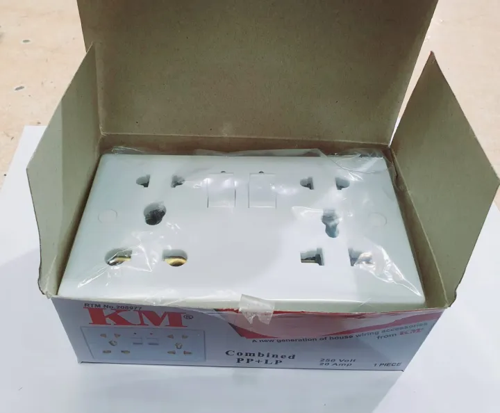 Heavy%20Duty%20Combined%20Power%20Plug%20+%20Light%20Plug%20220V%2020A%20-%20Image%204