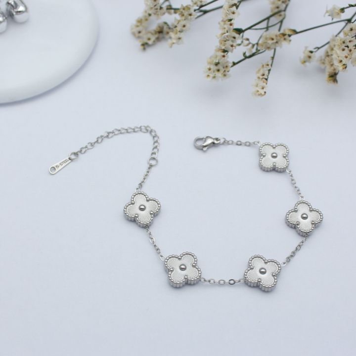 Laser%20carving%20fashion%20temperament%20four-leaf%20flower%20laser%20batch%20flower%20collarbone%20chain%20bracelet%20for%20women%202024%20new%20trendy%20design%20sense%20-%20Image%203