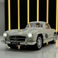 1:32 Mercedes-Benz 300SL Alloy Car Model Sound and Light Pull Back Children's Toy Collectibles Birthday gift. 