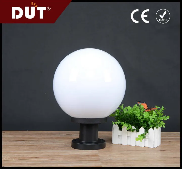 Polycarbonate%20Globe%20Gate%20Light%20-%20Image%202