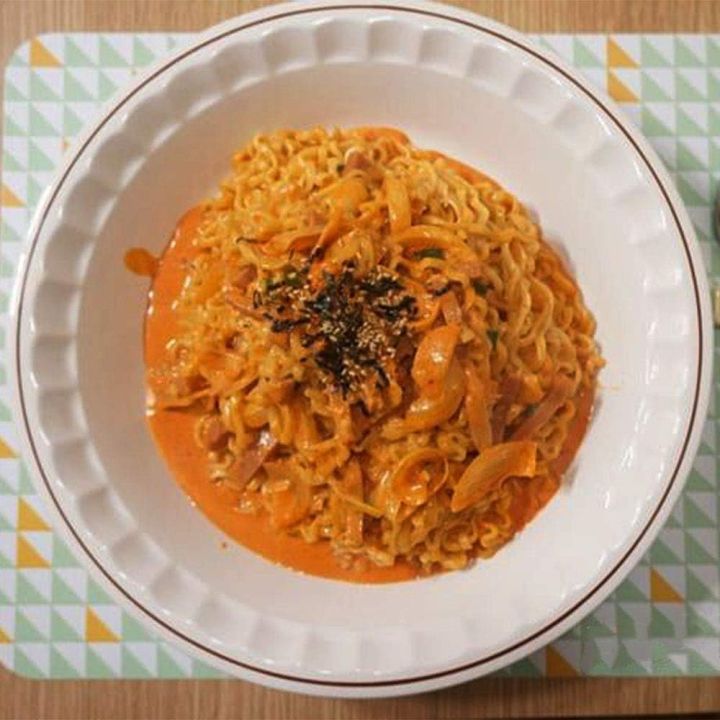 Buldak%20Ramen%20Creamy%20Carbonara%20Noodles%20(5%20pack),%20700%20gm%20-%20Image%206