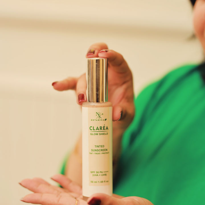 CLAR%C3%89A%20GLOW%20SHIELD%20TINTED%20SUNSCREEN%20-%20Image%204