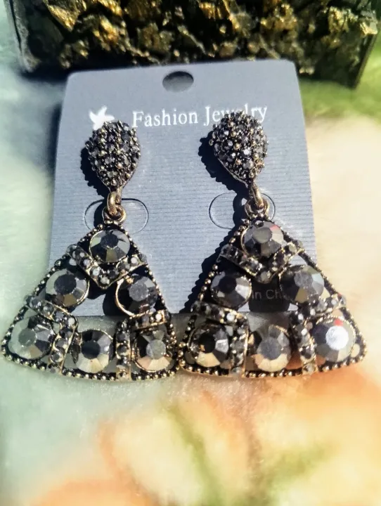 Premium%20Quality%20Elegant%20Antique%20Metallic%20Stylish%20Earrings%20%E2%80%93%20Stylish%20&%20Lightweight%20Fashion%20Jewelry%20-%20Image%209
