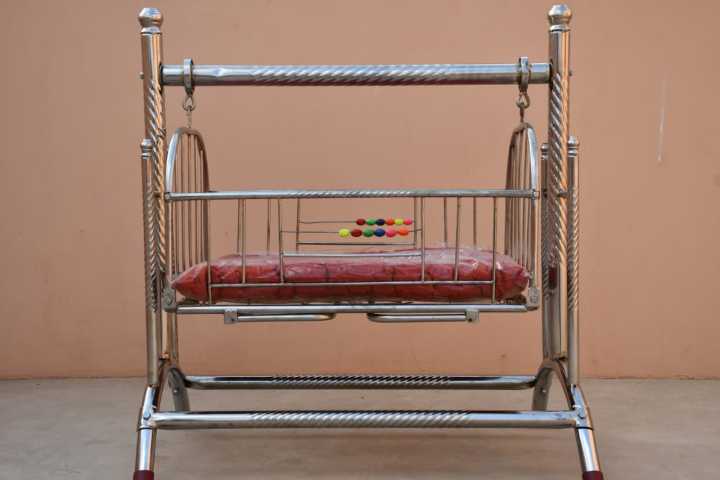 New%20Born%20Baby%20Silver%20Chrome%20Baby%20Swinging%20Cradle%20with%20Soft%20Mattress%20Bed%20-%20Image%204