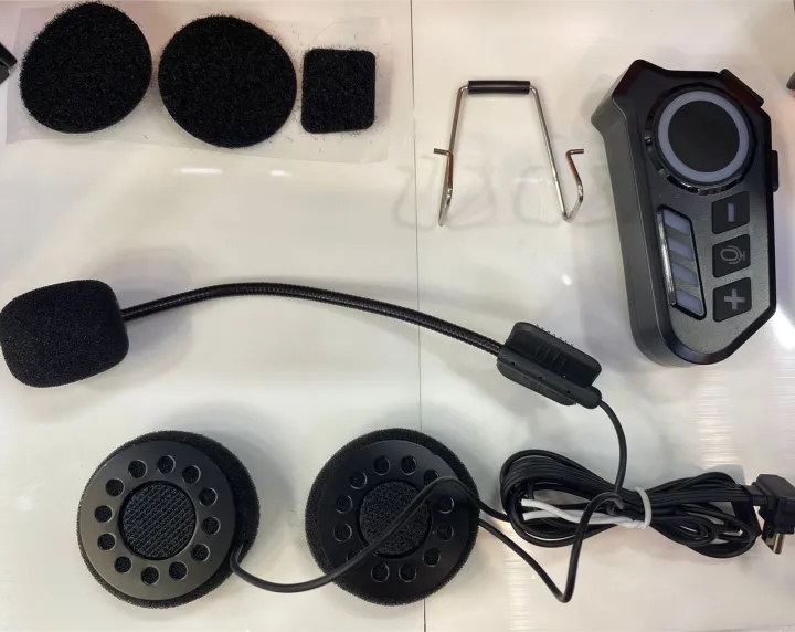 K06A%20Motorcycle%20Helmet%20Bluetooth%20Headset%20-%20Wireless%20Intercom%20&%20Music%20Player%20-%20Waterproof,%20Intelligent%20Noise%20Reduction%20with%20RGB%20Lights%20&%20Mic%20-%20Image%202
