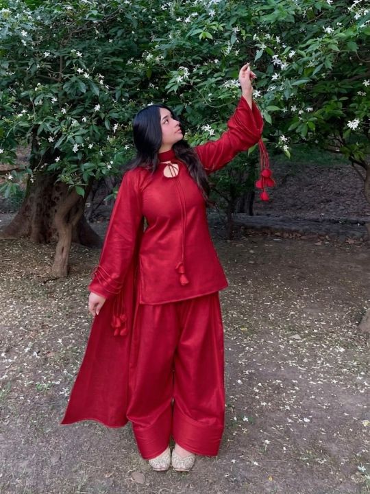 Sleeves%20Work%20Short%20Kurti%20Farshi%20Shalwar%20with%20Dupatta%203-Piece%20Casual%20Dresses%20for%20Women%20-%20Image%207