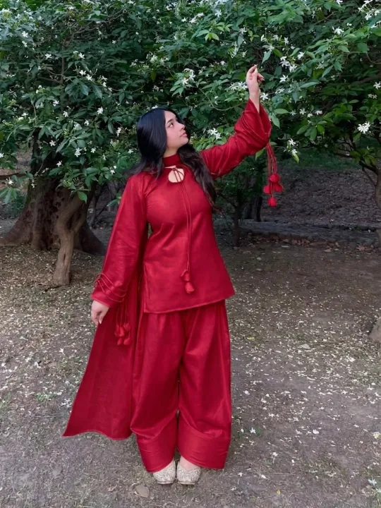 Sleeves%20Work%20Short%20Kurti%20Farshi%20Shalwar%20with%20Dupatta%203-Piece%20Casual%20Dresses%20for%20Women%20-%20Image%207