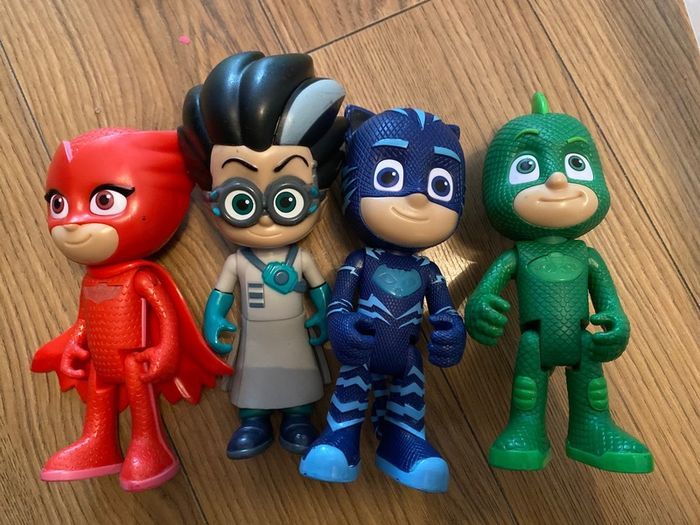 PJ%20Masks%206%20Action%20Figures%20and%20Accessories%20Set%20-%20Image%203