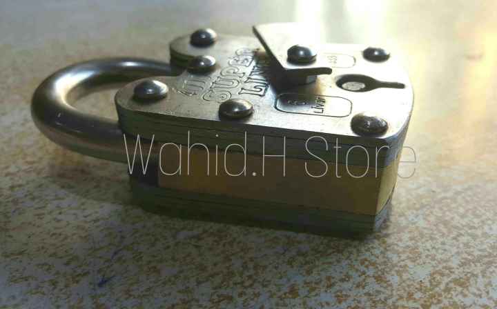 Padlocks%20desi%20tala%20with%203%20keys%20golden%20sides%20Heavy%20Duty.%202%20inches%20size%20Brass%20Machine.%20-%20Image%203