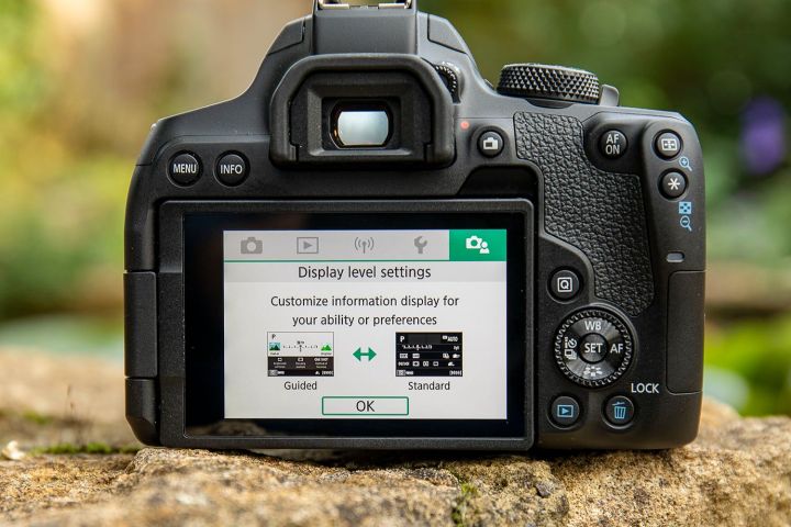 DSLR%20CAMERA%20850D%20WITH%20KIT%20LENS%20-%20Image%204