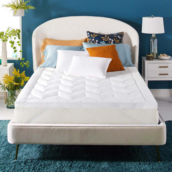 Leafy%20Cloud%20Quilted%20Ultra%20Soft%20Mattress%20Topper%20-%20Image%203
