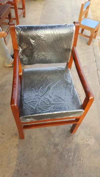 Office%20Visitor%20Chair/Wooden%20Chair/Office%20Chair/Guest%20Chair/Traditional%20Office%20Chair/Chair%20-%20Image%202