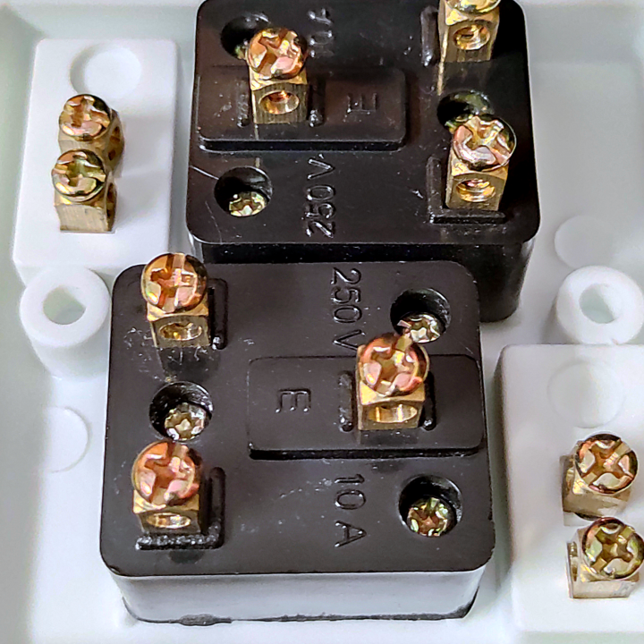 Universal%20Multi-functional%20Double%20Multi%20Plug%20Wall%20Power%20Socket%20Double%20China%20Fitting%20Sheet%20China%20Switch%20Light%20Plug%20Board%20-%20Image%206