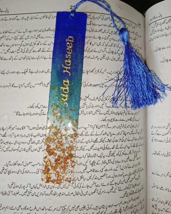 Customized%20Bookmark%20with%20Name%20-%20Resin%20Art%20Land%20-%20Image%202