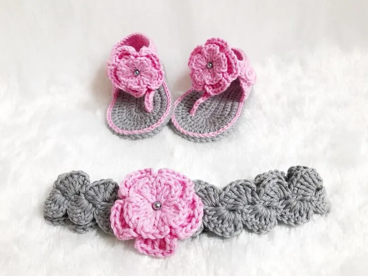 Crochet%20Baby%20Pink%20and%20Grey%20shoes%20and%20headband%20set%20-%20Baby%20headband%20-%20Crochet%20shoes%20-%20Baby%20Shoes%20-%20Baby%20girl%20set%20-%20Baby%20girl%20shoes%20-%20Image%205