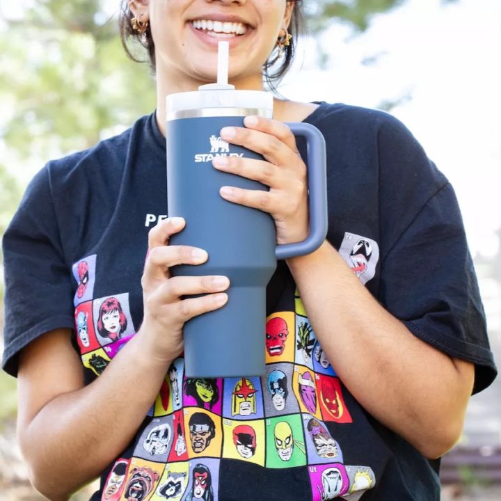 40%20oz%20Stanley%20Tumbler%20Mugs%201200ml%20%7C%20Stainless%20Steel%2048%20hours%20Vacuum%20Insulation%20%7C%20with%20Leak%20Proof%20Handle%20Straw%20&%20Lid%20%7C%20Double%20Wall%20Insulated%20Thermal%20Coffee%20Cup%20Tumbler%20for%20Girls%20Boys%20Hot%20&%20Cold%20Drinks%20%7C%20Travel,%20Gym,%20Office,%20Outdoor%20Use%20Tumbler%20Water%20Bottle%20-%20Image%209