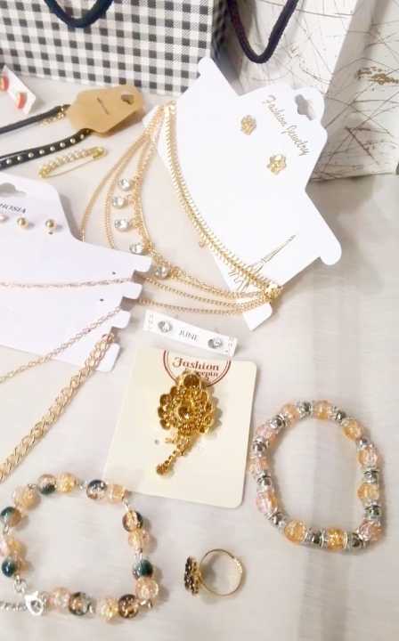 Jewelry%20Gift%20Pack%20Bag%20%7C%20Eid%20Birthday%20Anniversary%20Pack%20for%20Her%20%7C%20Elegant%20Mixed%20Fancy%20Jewelry%20Items%20for%20Kids,%20Girls,%20&%20Women%20%7C%20Perfect%20for%20Gifting%20-%20Image%206