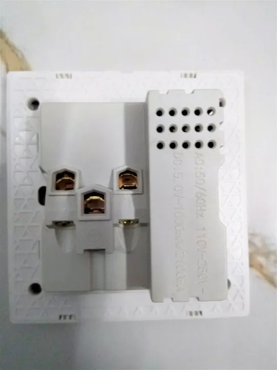 Multi%20Socket%20Switch%20Board%20with%20Dual%20USB%20Port%20,%20Wall%20Power%20Socket%20with%20Hi%20Speed%20USB,%20Multi%20Switch%2013%20AMP,%205%20V%20Dual%20USB%20Switch%20Socket%20-%20Image%202