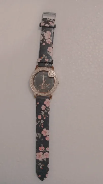 Watch%20for%20girls%7Cwoman%7Cladies%7Cgift%7CBlack%20and%20Gold%20Women's%20Analog%20Wristwatch%20with%20Crystal%20Detailing%20-%20Image%204