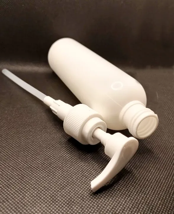 Pack%20of%204%20Hair%20Oil%20Empty%20Bottle%20Pump%20Refillable%20Pump%20Bottle%20225ml%20/%20Travel%20Size%20Cosmetic%20Bottles%20Shampoo,%20Hand%20Wash%20Lotion%20Bottles%20Empty%20Plastic%20Pump%20Bottles%20White%20Color%20-%20Image%204