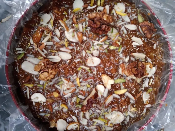 Hafiz%20Abdul%20Wadood%20Badami%20Multani%20Sohan%20Halwa%20Desi%20Ghee%2001%20Kilogram%201000g%20%20Haroon's%20Group%20-%20Image%204