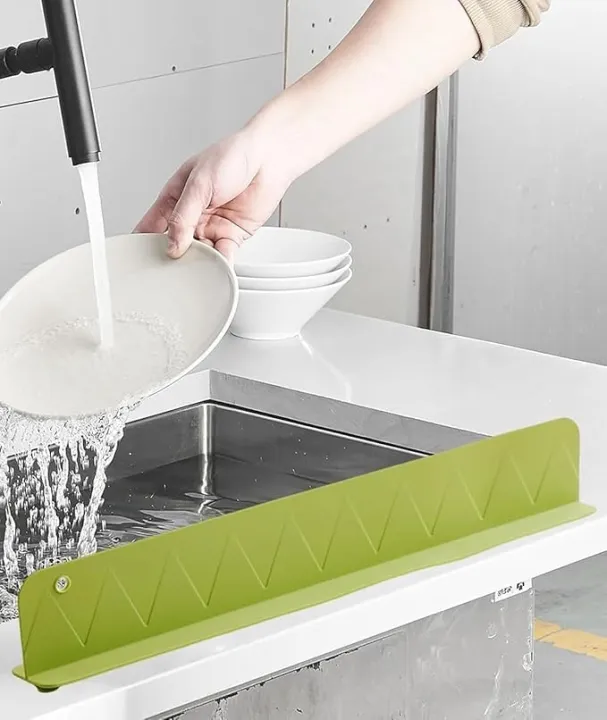 Silicone%20Sink%20Splash%20Guard%20for%20Kitchen%20and%20Bathroom,%20Anti-Spill%20Faucet%20Splash%20Stopper,%20Kitchen%20Sink%20Splash%20Guard,%20Flexible%20Oil-Proof%20Water%20Baffle%20Plate%20with%20Strong%20Suction%20Cups%20-%20Image%202