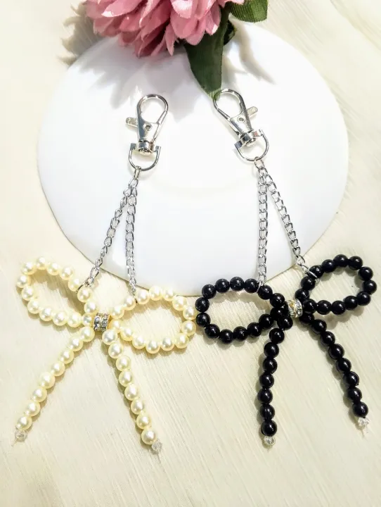 Stylish%20Beaded%20Bow%20Keychain%20%E2%80%93%20Pearl%20&%20Black%20%E2%80%93%20Cute%20Bag/Key%20Accessory%20-%20Image%206