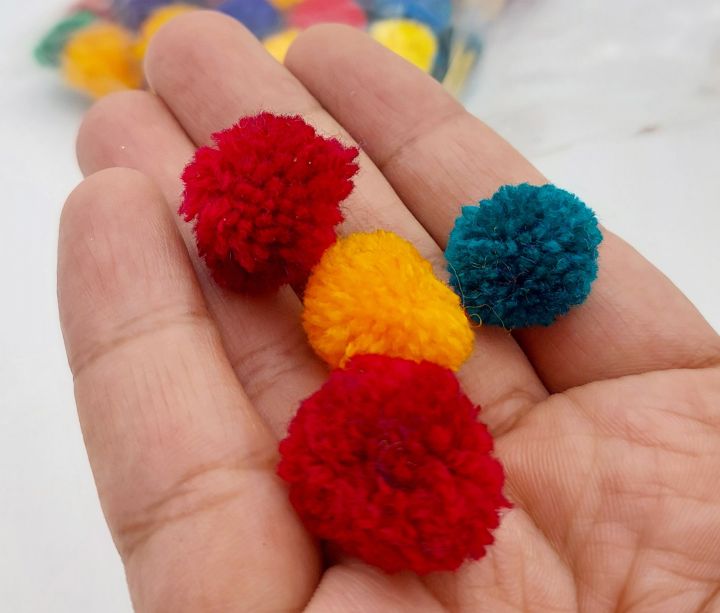 POP OF FUN PACK MULTICOLOR POM POMS IN ADORABLE 1-INCH SIZE