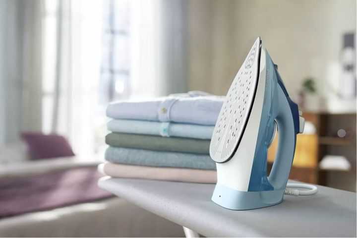 Philips%205000%20Series%20Steam%20iron%20DST5030/26%20-%20Image%202