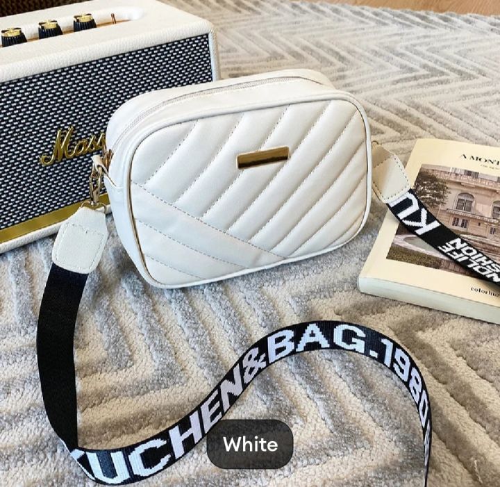 Leather%20Handbag%20for%20Girls,%20Casual%20Crossbody%20and%20Shoulder%20Bag,%20Stylish%20Women's%20Purse%20with%20Phone%20Pouch,%20Trendy%20Gift%20Bag%20-%20Image%204