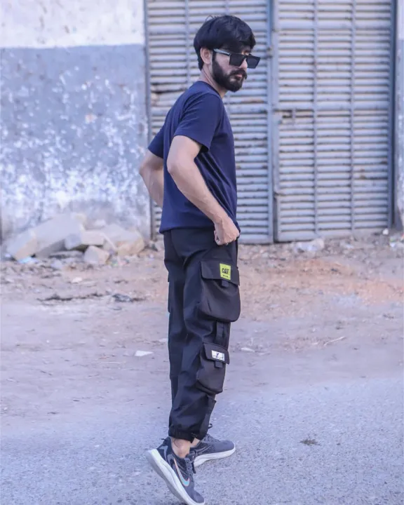 Men%206%20Pocket%20Black%20Cargo%20Trouser%20Pant%20Korean%20Style%201st%20Time%20In%20Pakistan%20For%20Boys%20And%20Men%20-%20Image%205
