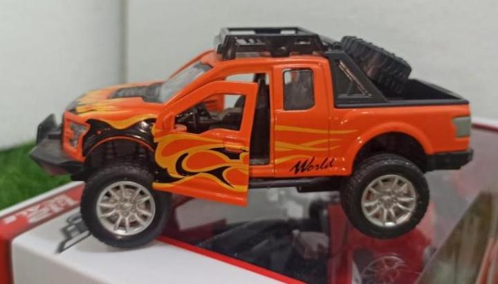 Metal%20Jeep%20car%20Diecast%20with%20Open%20Door%20Function%20-%20Flash%20Sale%20-%20Image%204