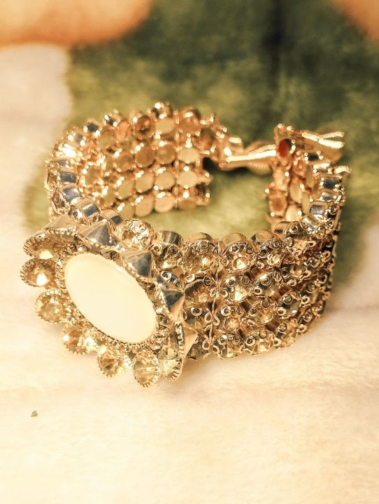 Gold-Plated%20Zircon%20Kundan%20Bracelet%20%E2%80%93%20Traditional%20Bridal%20&%20Festive%20Jewelry%20for%20Girls%20%7C%20Fashion%20Gift%20-%20Image%208