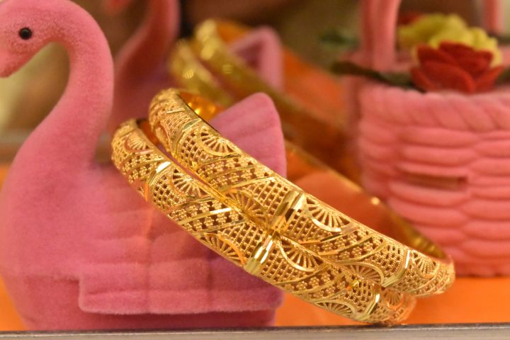 So Precious Bangles For Women With Fancy Jewelry Box Free