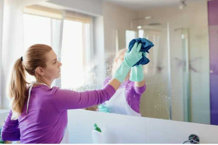 "Glint%20Premium%20Multi-Surface%20Cleaner%20500ML%20%E2%80%93%20Top%20Glass%20Cleaner,%20Mirror%20Cleaner%20&%20Car%20Mirror%20Cleaner%20for%20Streak-Free%20Shine%20Versatile%20Deep%20Clean%20Solution%20for%20Home,%20Automotive%20&%20Professional%20Use%20Non-Toxic%20Eco-Friendly%20Formula%20for%20Best%20Results%20Multi-Surface%20-%20Image%205