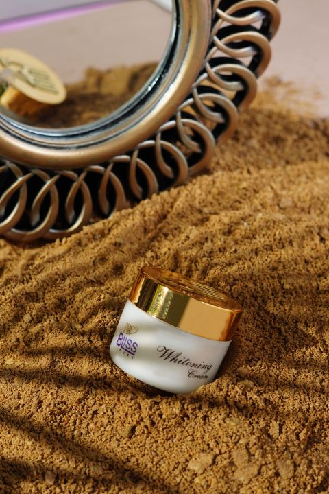 Bliss%20Pure%20Natural%20Skin%20Whitening%20Cream%20for%20face%20%20%7C%20Remove%20Dark%20Spots%20%7C%20Vitamin%20E,%20Vitamin%20C,%20Mineral%20Oil,%20Glycerin%20%20%7C%2030gm%20%7C%20Available%20at%20Bliss%20Pure%20-%20Image%207