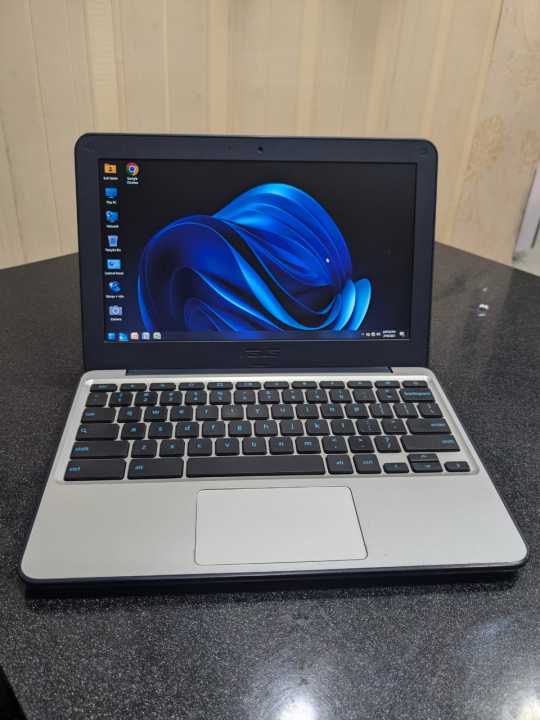 ASUS CHROMEBOOK C202s - 4GB Ram - 16GB SSD EMMC - 11.6" Screen - Windows 10 Converted