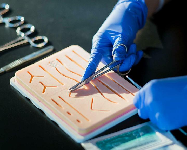 Suture%20Practice%20Pad%203%20Layers%20for%20Skin,%20Fat%20&%20Muscle%201%20PCS%20-%20Image%204