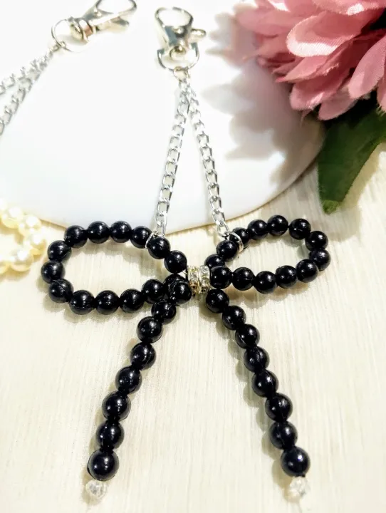 Stylish%20Beaded%20Bow%20Keychain%20%E2%80%93%20Pearl%20&%20Black%20%E2%80%93%20Cute%20Bag/Key%20Accessory%20-%20Image%205