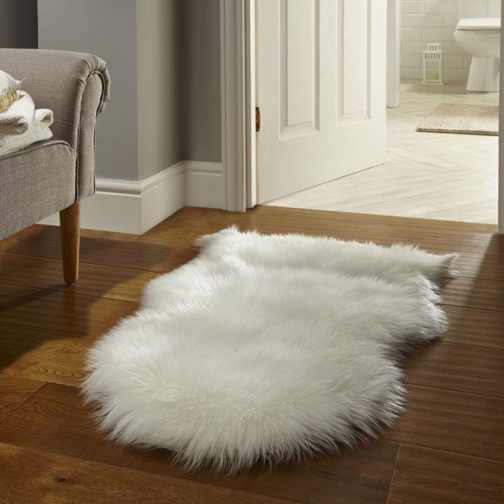 Faux%20Sheepskin%20Rug%20Ivory%20White%20Sheep%20Foot%20Door%20Mat%20Rug%202ft%20x%203ft%20-%20Image%206