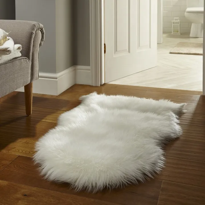 Faux%20Sheepskin%20Rug%20Ivory%20White%20Sheep%20Foot%20Door%20Mat%20Rug%202ft%20x%203ft%20-%20Image%206
