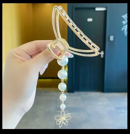 Antique%20Gold%20Metal%20Hair%20Clips,%20Stylish%20Design,%20Fashion%20Jewelry%20for%20Women%20-%20Image%202