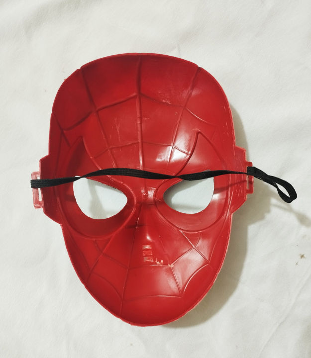 Marvel%20Spiderman%20Kids'%20Plastic%20Mask-Spider-Man%20Classic%20Plastic%20Costume%20Mask%20-%20Image%204