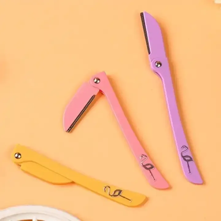 Pack%20of%203%20Feather%20Flamingo%20Facial%20Touch-up%20Razor%20-%20Gentle%20and%20Precise%20Hair%20Removal%20for%20Smooth,%20Radiant%20Skin%20-%20Image%204