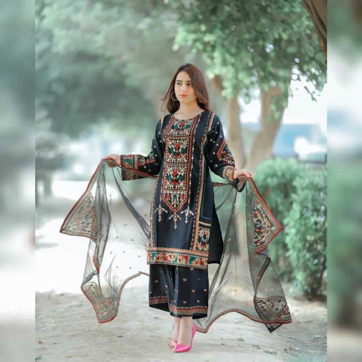Organza%20Black%203%20Pieces%20Embroidered%20Stitch%20Ladies%20Suit%20Read%20y%20to%20Wear%20for%20Girls%20and%20Women%20-%20Image%204