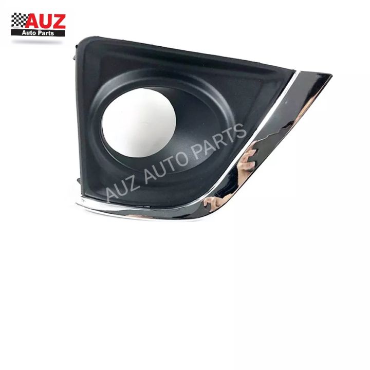 Fog%20Light%20Cover%20For%20Toyota%20Corolla%20Xli,%20gli%202015-2017.%20(Chrome)%20-%20Image%203