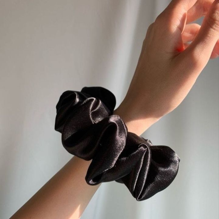 Soft%20Silk%20Hair%20Scrunchie%20Made%20of%20Silk%20For%20Hair%20-%20Image%202